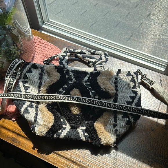 Geometric Patterned Black and Tan Tote Bag America and Beyond - Picture 1 of 3